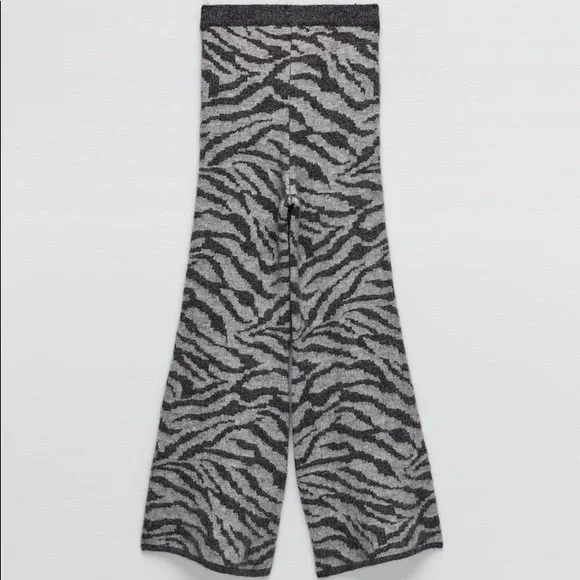 Zara Set - Animal Jacquard Wool and Alpaca Blend Sweatshirt & Pants - Picture 16 of 16